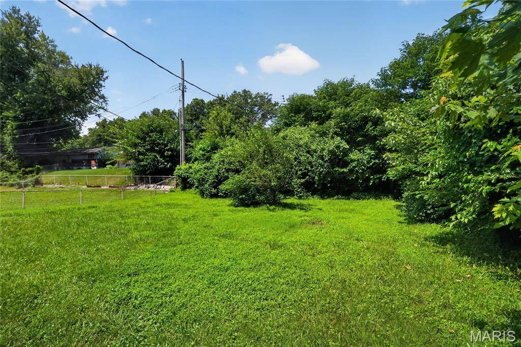 9835 Portage DR, St Louis, MO 63136