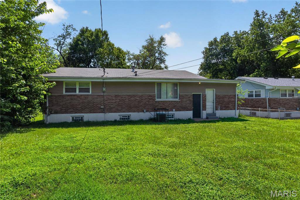 9835 Portage DR, St Louis, MO 63136