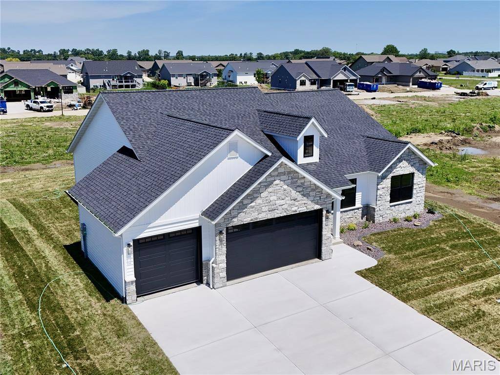 308 Rumsfeld DR, Troy, IL 62094