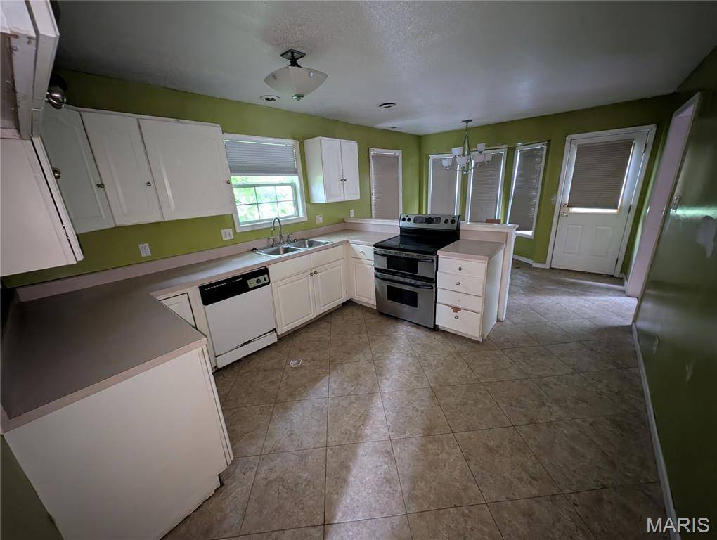 2 Highland DR, Belleville, IL 62226