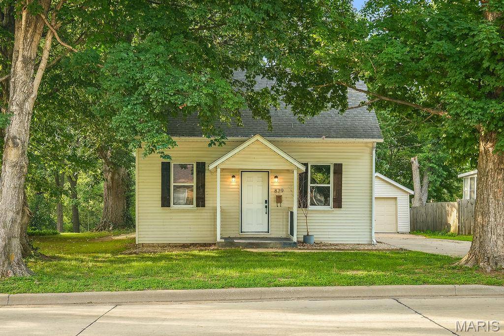 829 W Bottom AVE, Columbia, IL 62236
