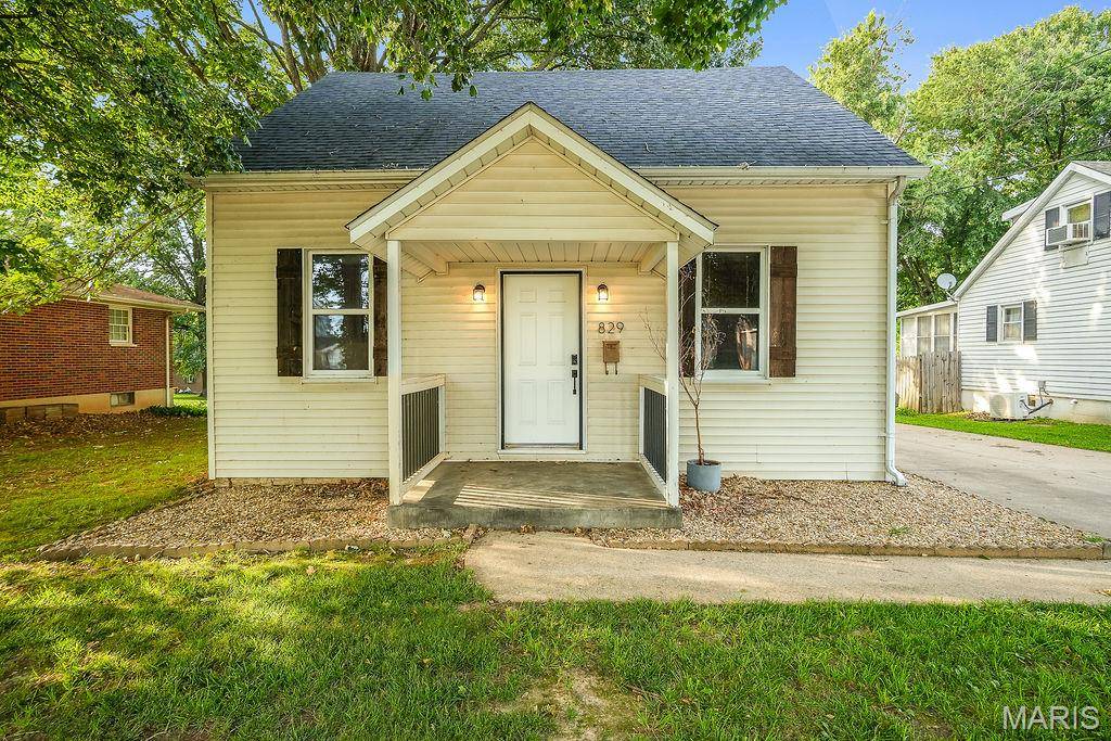 829 W Bottom AVE, Columbia, IL 62236