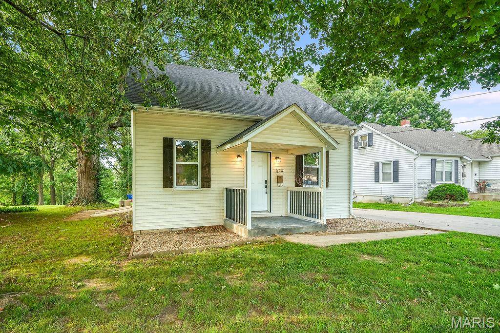 829 W Bottom AVE, Columbia, IL 62236