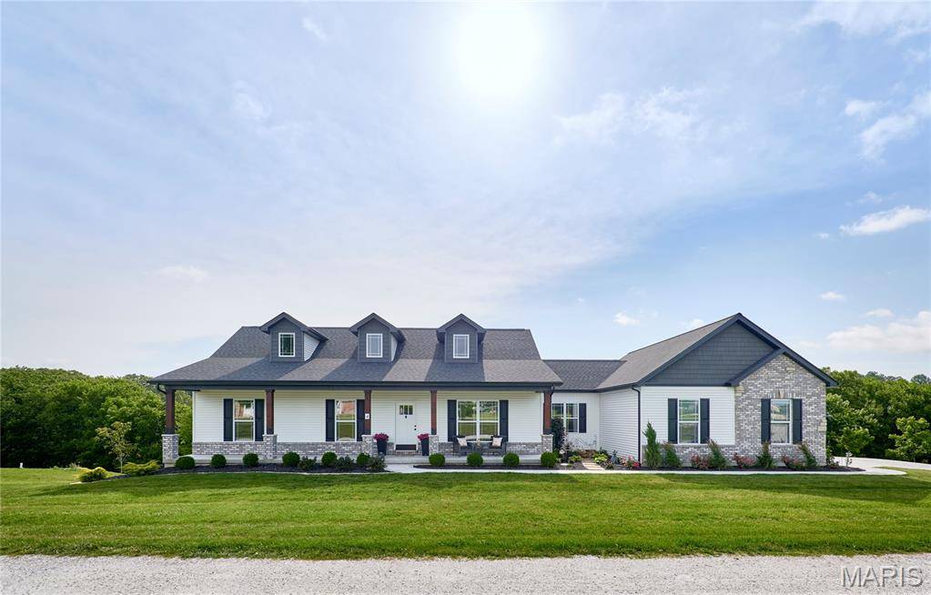 4 Ashley LN, Hawk Point, MO 63349