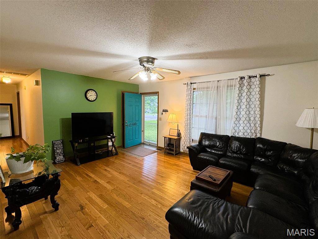 428 N Walker ST, Montgomery City, MO 63361