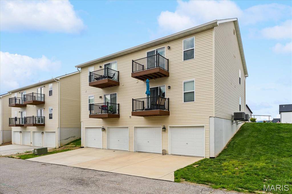 704 Harbor Woods DR #D, Fairview Heights, IL 62232