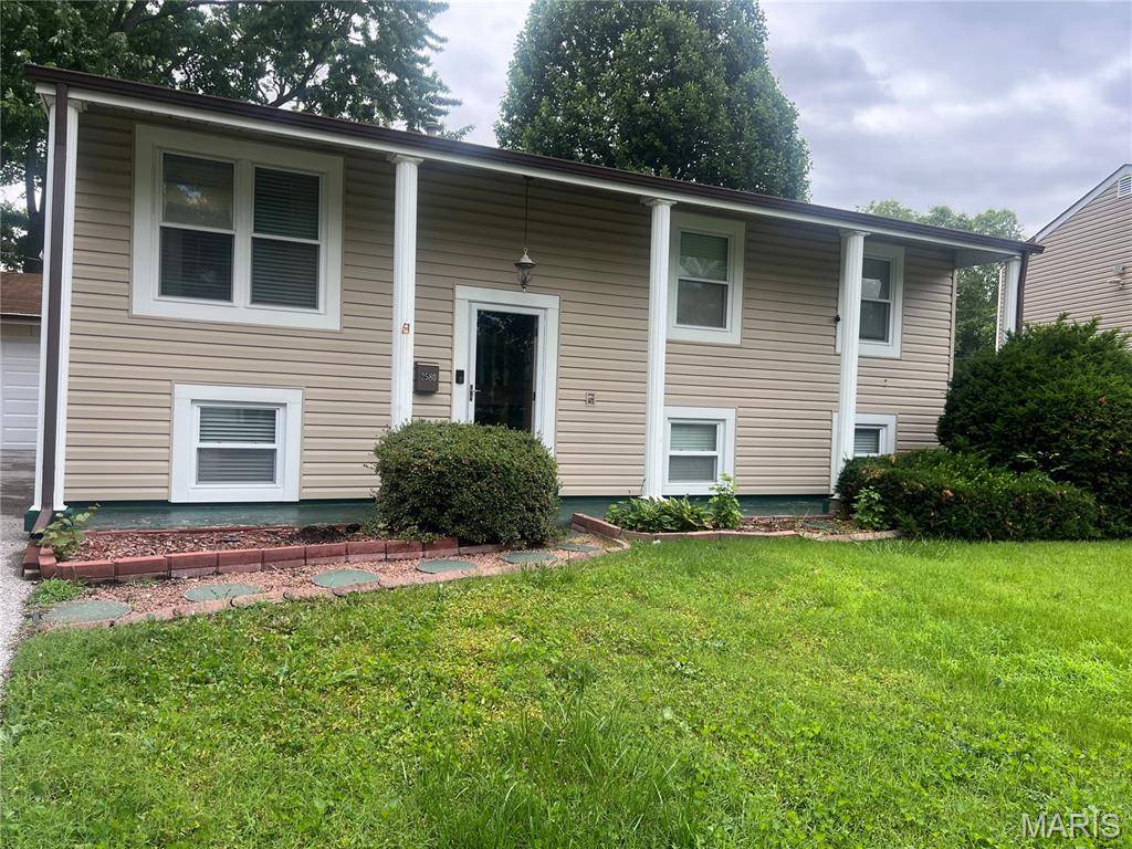 2580 Morningside DR, Florissant, MO 63031