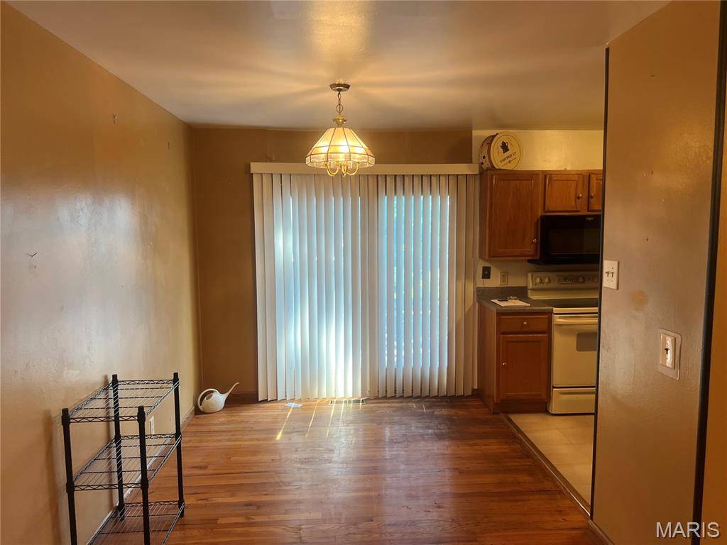 2580 Morningside DR, Florissant, MO 63031