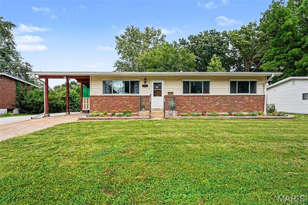 765 Kostka LN, Florissant, MO 63031