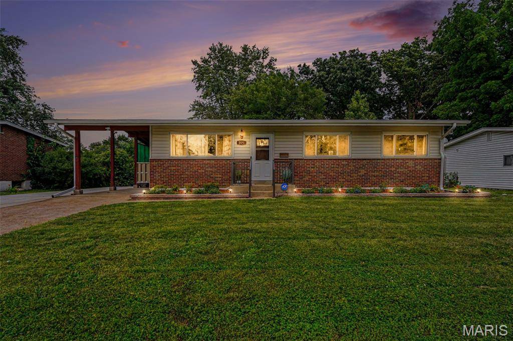 765 Kostka LN, Florissant, MO 63031