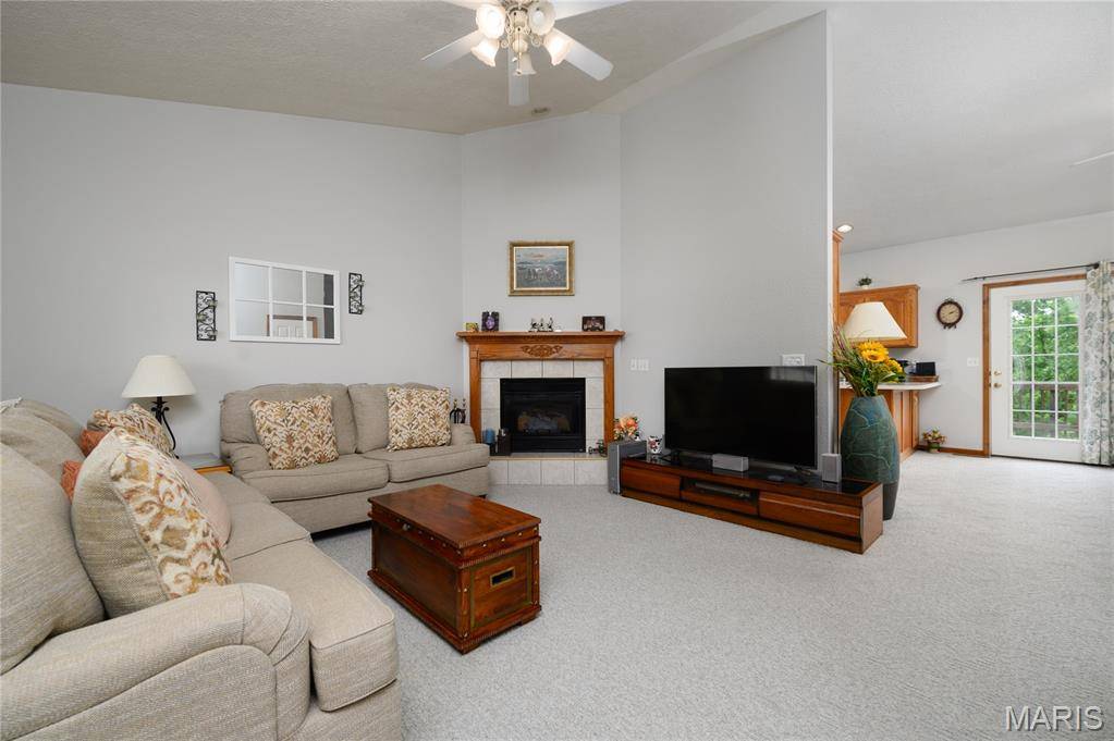 160 Sawmill RD, St Robert, MO 65584