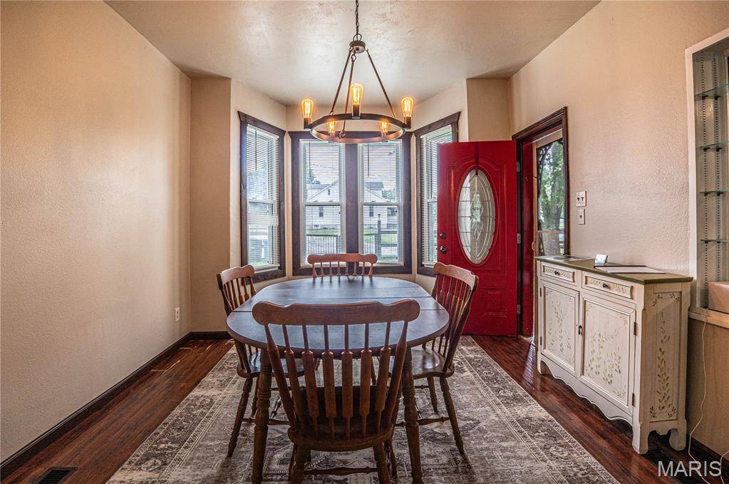 1924 High ST, Chester, IL 62233