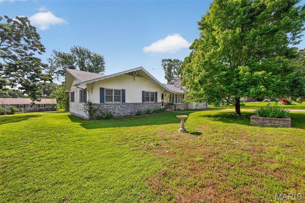22818 Pioneer DR, Lebanon, MO 65536