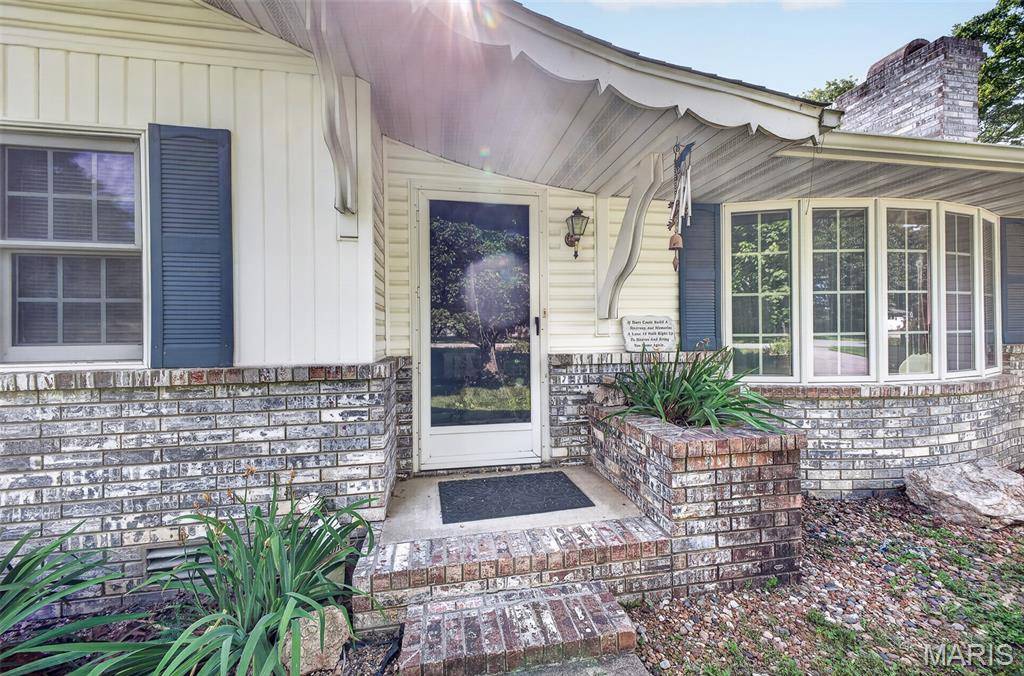 22818 Pioneer DR, Lebanon, MO 65536