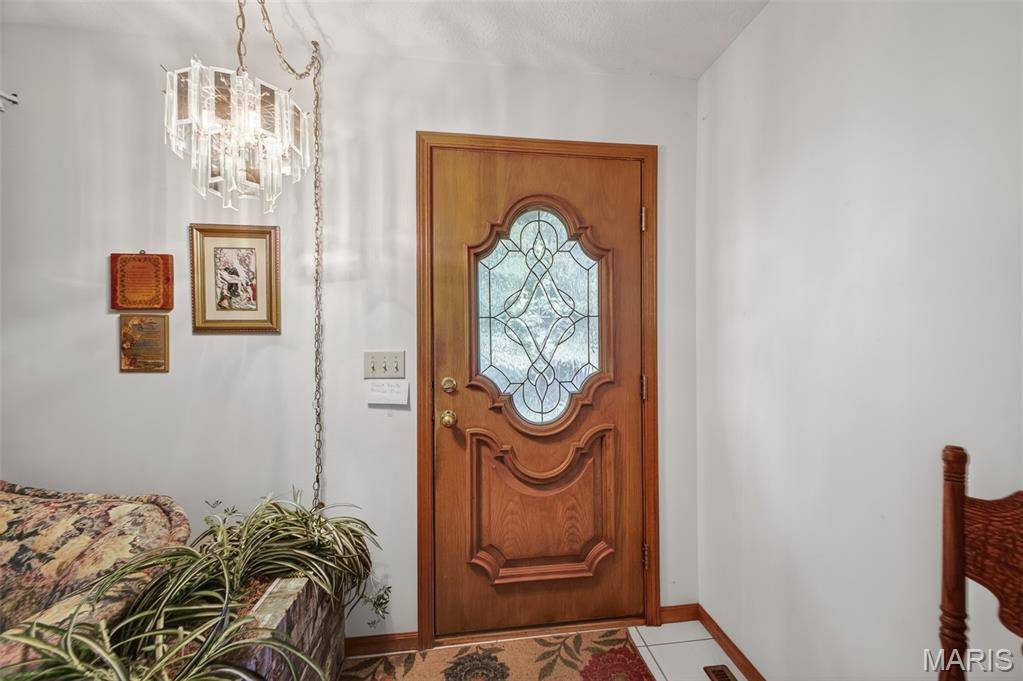 22818 Pioneer DR, Lebanon, MO 65536