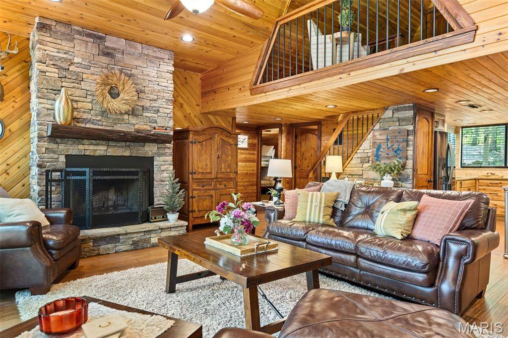 632 Wunderbar Point DR, Innsbrook, MO 63390