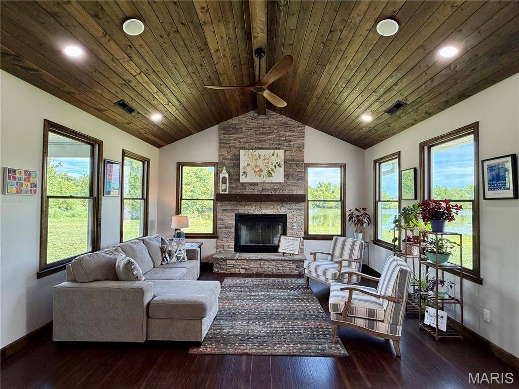 11120 Lakeshore, Hannibal, MO 63401