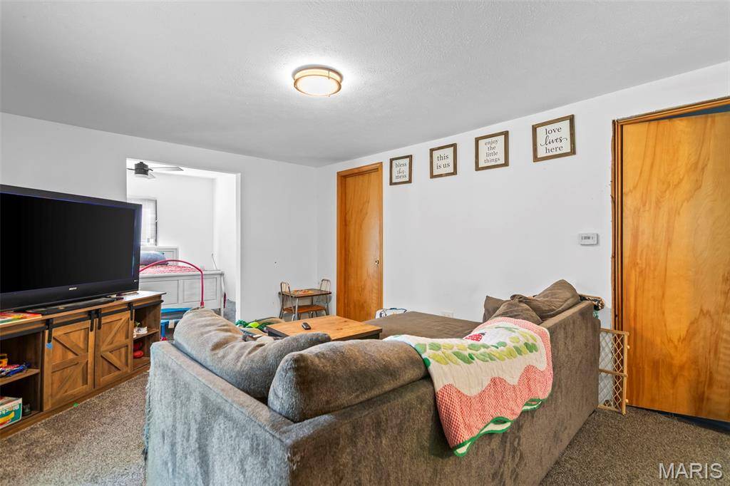 1013 N Van Buren ST, Litchfield, IL 62056