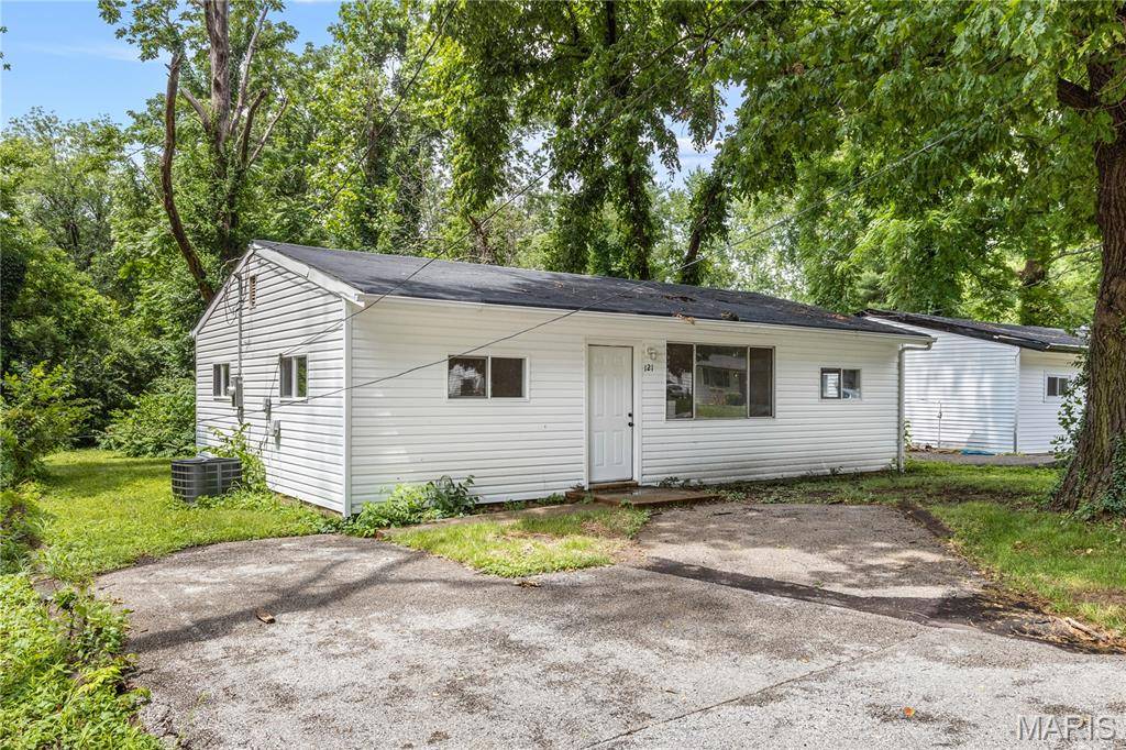 121 Cady DR, Calverton Park, MO 63135