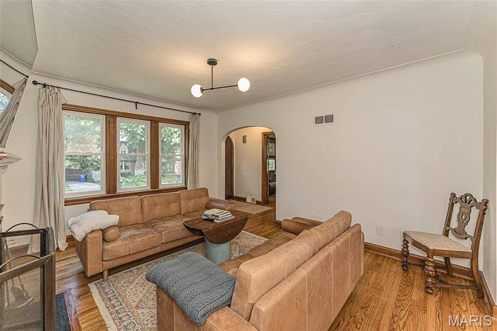 7244 Shaftesbury AVE, University City, MO 63130
