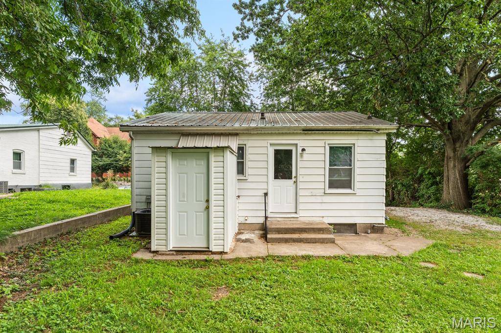 23 S 9th ST, Belleville, IL 62220