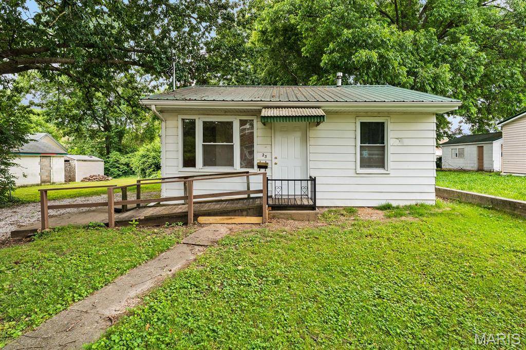 23 S 9th ST, Belleville, IL 62220