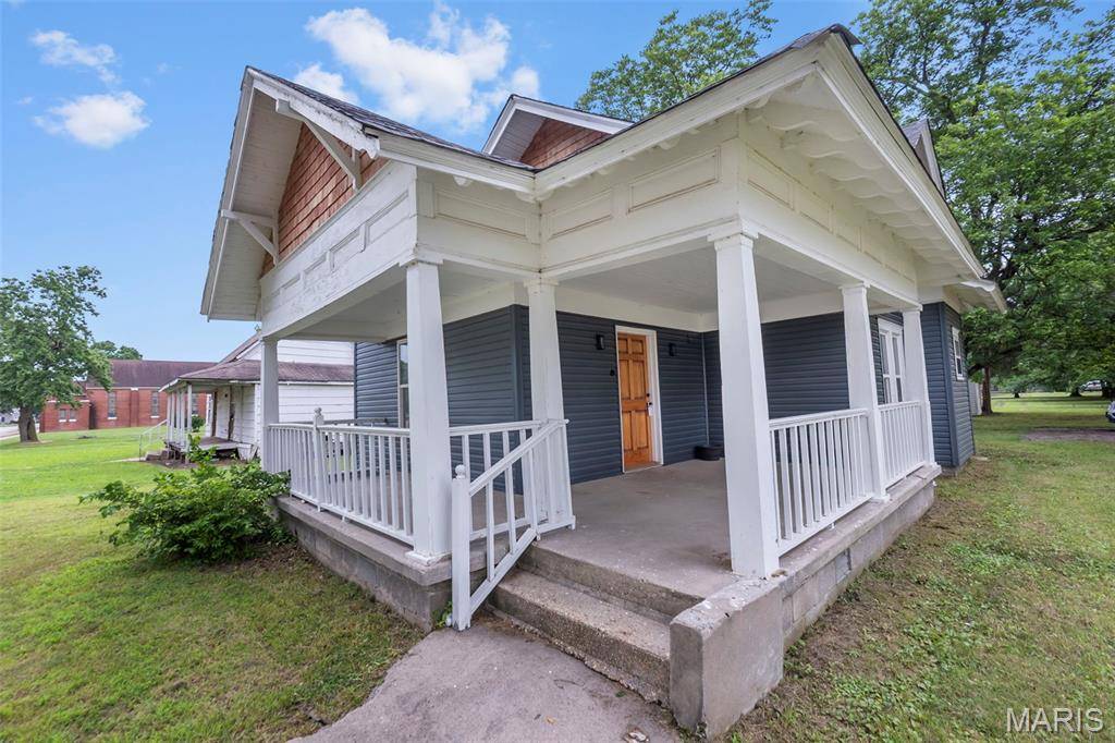 300 S Main ST, Gideon, MO 63848