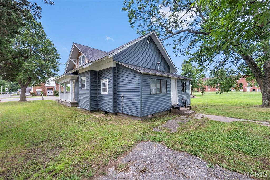 300 S Main ST, Gideon, MO 63848