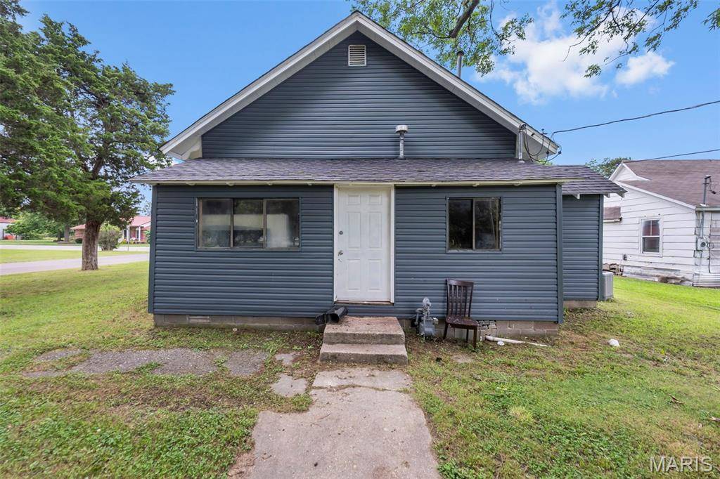 300 S Main ST, Gideon, MO 63848