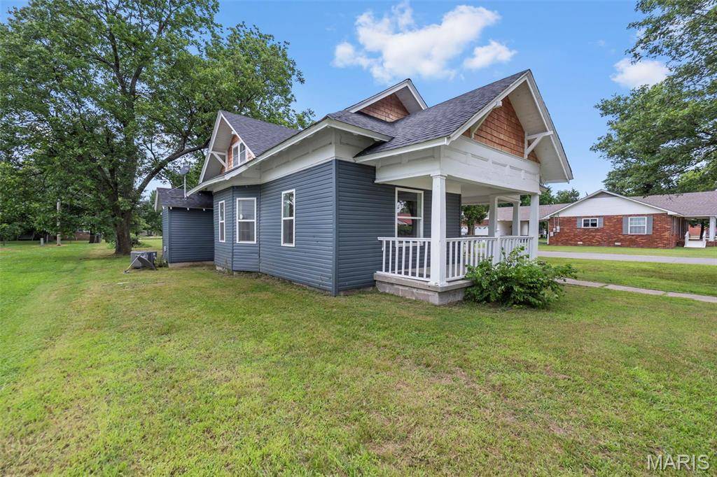 300 S Main ST, Gideon, MO 63848