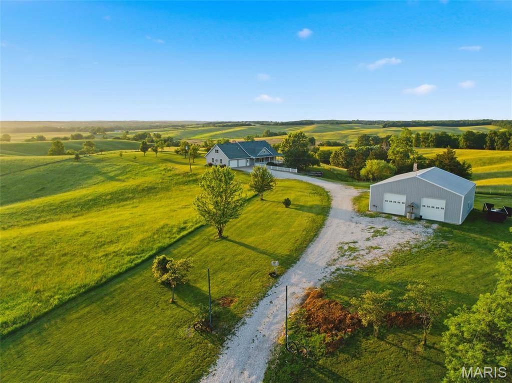 30998 Gifford Trail, La Plata, MO 63549
