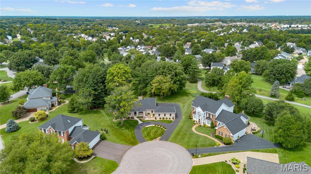 63 Leinster Hill LN, Weldon Spring, MO 63304
