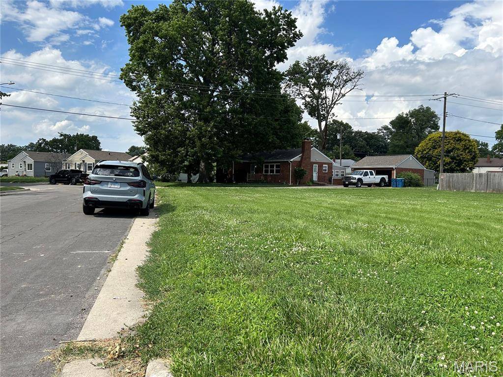 1703 Pontoon RD, Granite City, IL 62040
