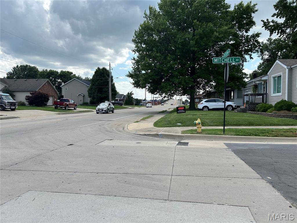 1703 Pontoon RD, Granite City, IL 62040