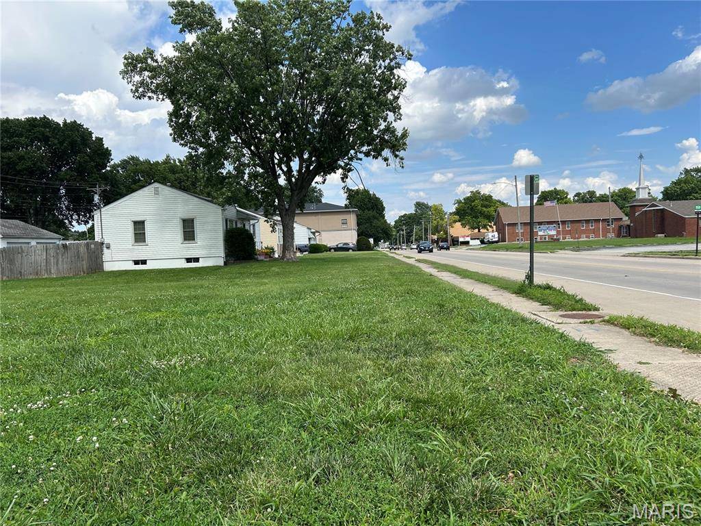 1703 Pontoon RD, Granite City, IL 62040