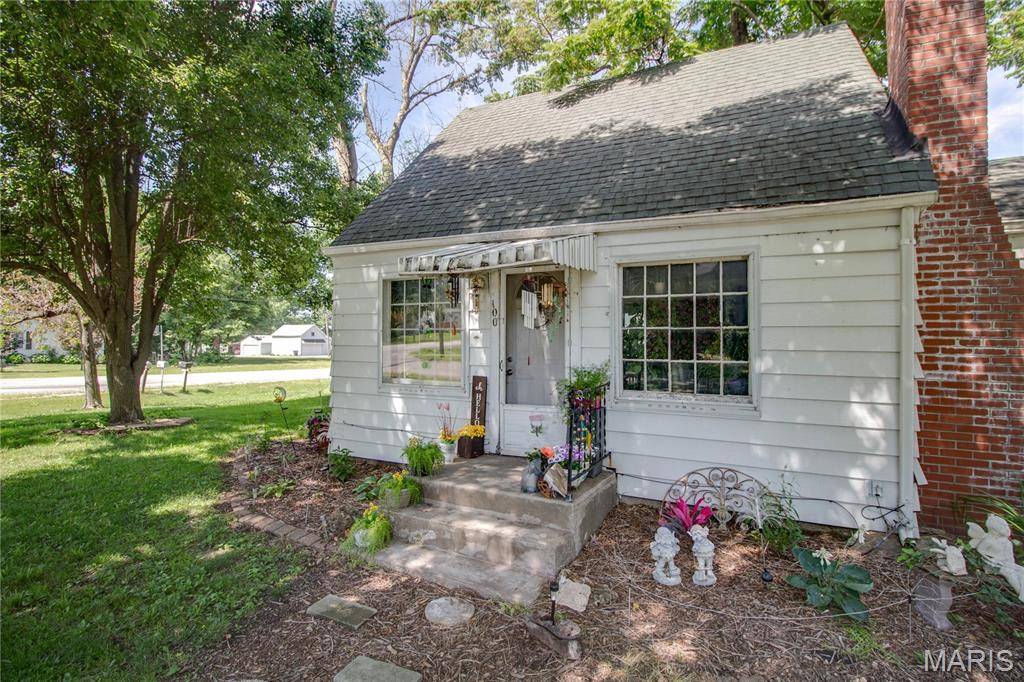 100 N Clinton ST, Bunker Hill, IL 62014