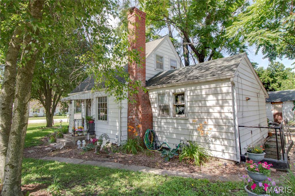 100 N Clinton ST, Bunker Hill, IL 62014