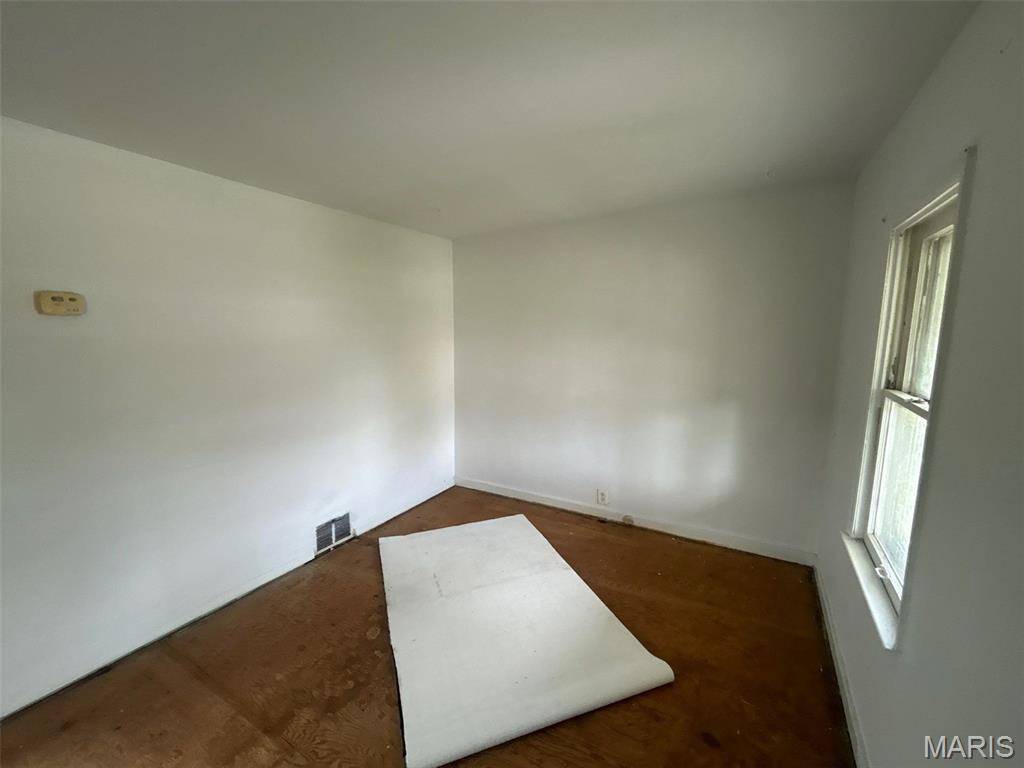 8527 Kempland PL, St Louis, MO 63132