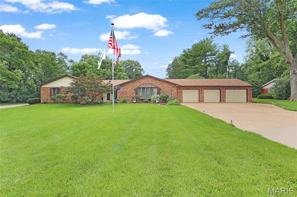 2A Hollyhock LN, Belleville, IL 62221