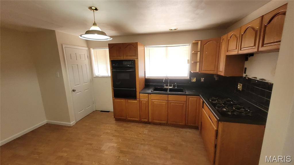 146 Evans AVE, Cool Valley, MO 63121