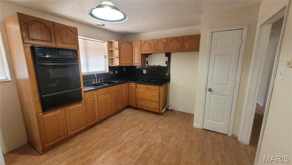 146 Evans AVE, Cool Valley, MO 63121
