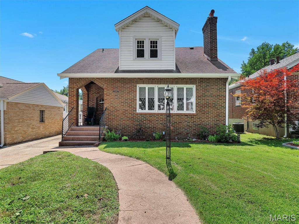 7448 Hillsdale DR, St Louis, MO 63121