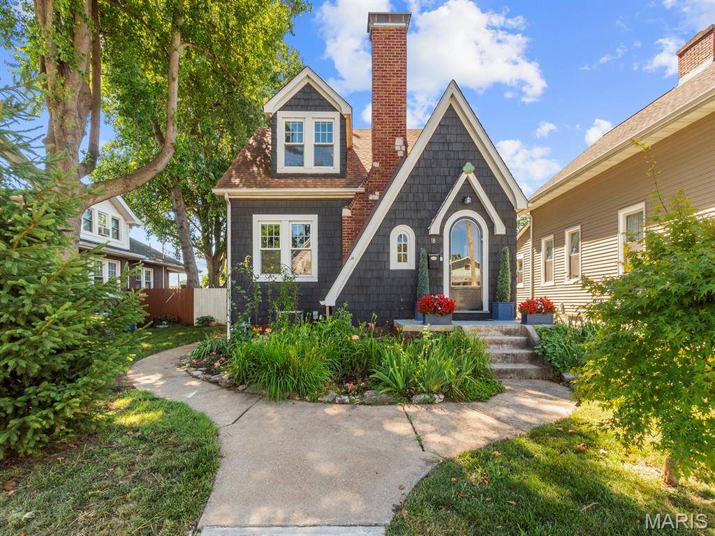 18 S 52nd ST, Belleville, IL 62226