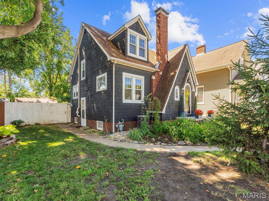 18 S 52nd ST, Belleville, IL 62226