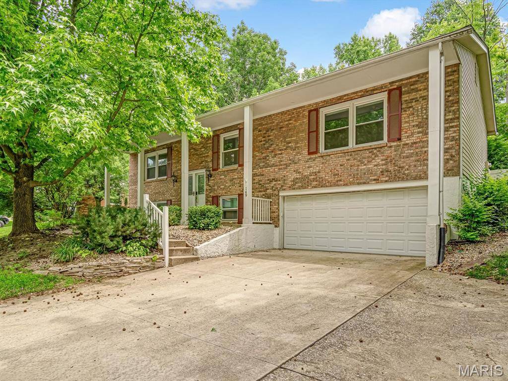 149 Glenwood DR, Glen Carbon, IL 62034