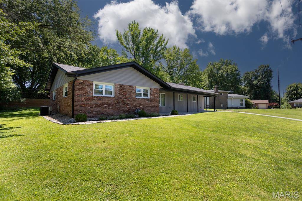 622 Grandview DR, Edwardsville, IL 62025