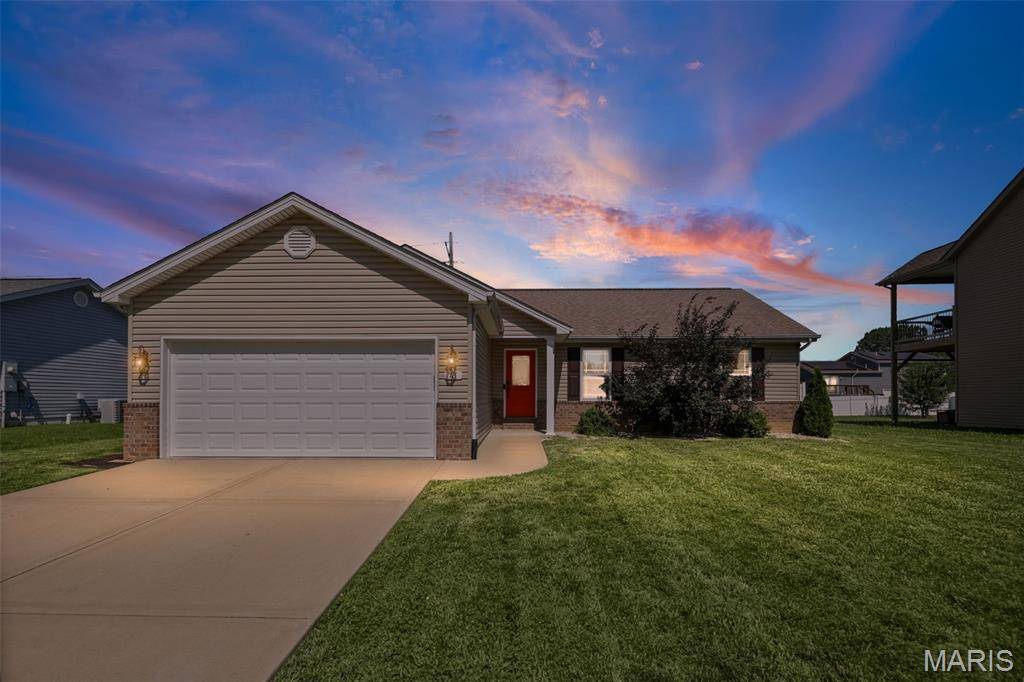 18 Del Ray DR, Fairview Heights, IL 62208