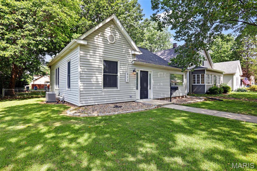 927 Troy RD, Edwardsville, IL 62025