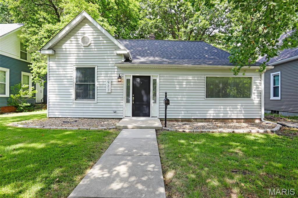 927 Troy RD, Edwardsville, IL 62025