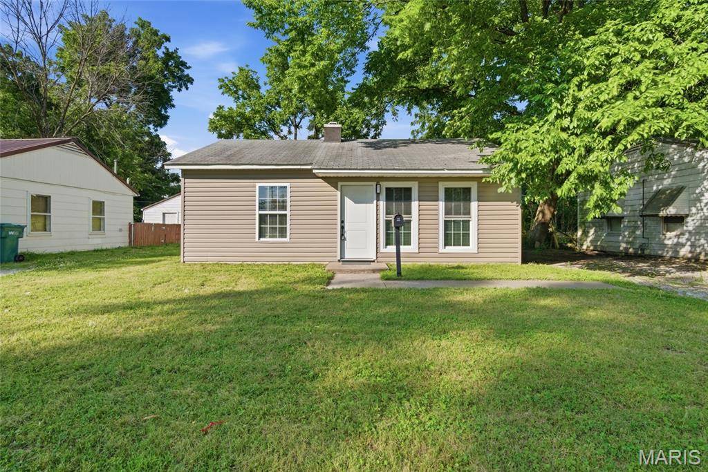 14 Marilyn LN, Cahokia, IL 62206